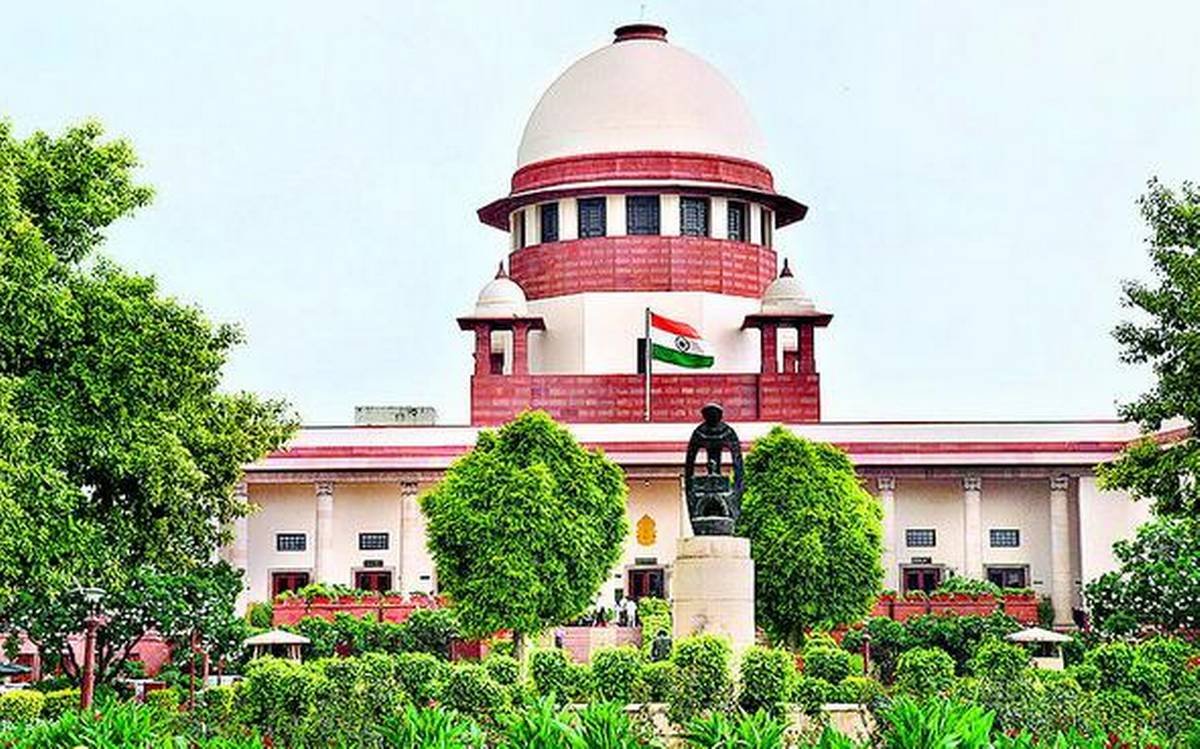 சுப்ரீம் கோர்ட்டில் 2 நீதிபதிகள் புதிதாக பதவியேற்பு முழு பலம் பெற்றது. சுப்ரீம் கோர்ட்டில் 2 நீதிபதிகள் புதிதாக பதவியேற்பு முழு பலம் பெற்றது.