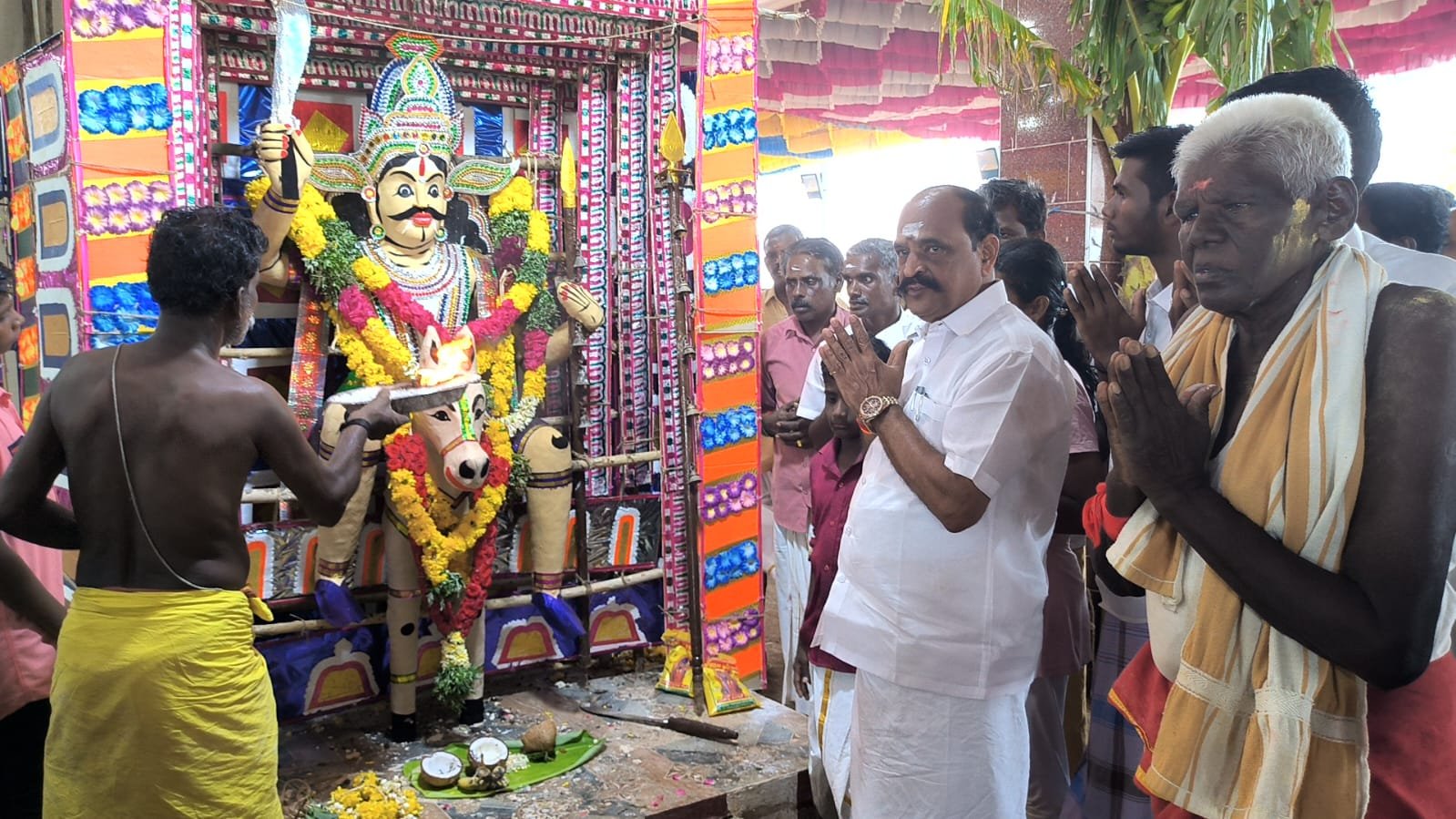 கோவில்பட்டி அருகே அருள்மிகு ஸ்ரீ மொட்டையசாமி திருக்கோயில் கொடைவிழா,சட்டமன்ற உறுப்பினர் கடம்பூர் ராஜூ சாமி தரிசனம்.