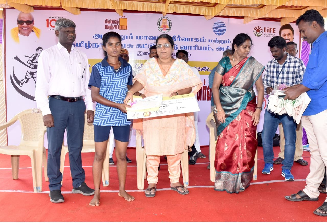 மீண்டும் மஞ்சப்பை விழிப்புணர்வு, அரியலூர் மாவட்ட ஆட்சித்தலைவர் ஜா.ஆனி மேரி ஸ்வர்ணா, அவர்கள் கொடியசைத்துத் துவக்கி வைத்தார். மீண்டும் மஞ்சப்பை விழிப்புணர்வு, அரியலூர் மாவட்ட ஆட்சித்தலைவர் ஜா.ஆனி மேரி ஸ்வர்ணா, அவர்கள் கொடியசைத்துத் துவக்கி வைத்தார்.