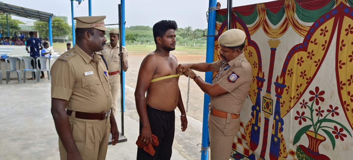 அரியலூர் மாவட்ட ஆயுதப்படை மைதானத்தில் ஊர்க்காவல் படை தேர்வு முகாம் நடைபெற்றது.