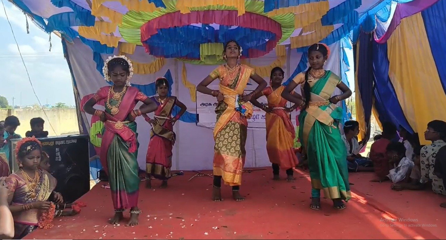 செங்கம் அருகே அரசுப் பள்ளியில் ஆண்டு விழா கலை நிகழ்ச்சி ஆர்வமுடன் மாணவர்கள் மாணவியர்கள் பங்கேற்ப்பு