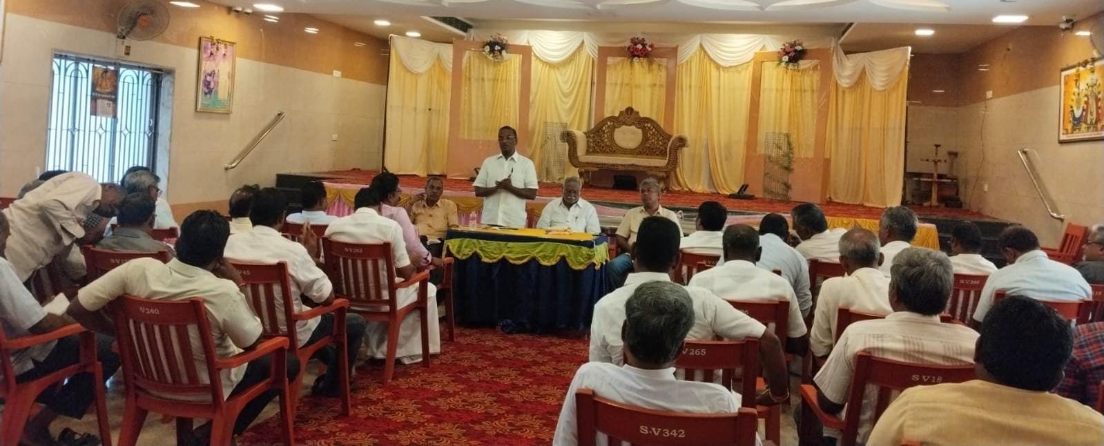 பண்ருட்டியில் தொழில் வர்த்தக சங்கம் நிர்வாகிகள்  ஆலோசனைக்கூட்டம் கூட்டம் நேற்று நடந்தது.