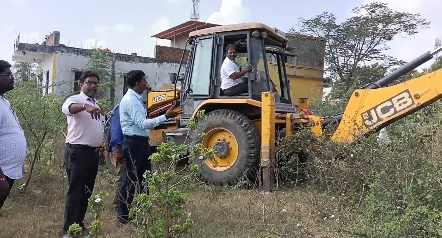 மதுரவாயல் அருகே ஆக்கிரமிப்பில் இருந்த ரூ.53 கோடி மதிப்பிலான 1.40 ஏக்கர் அரசு நிலம் மீட்பு.