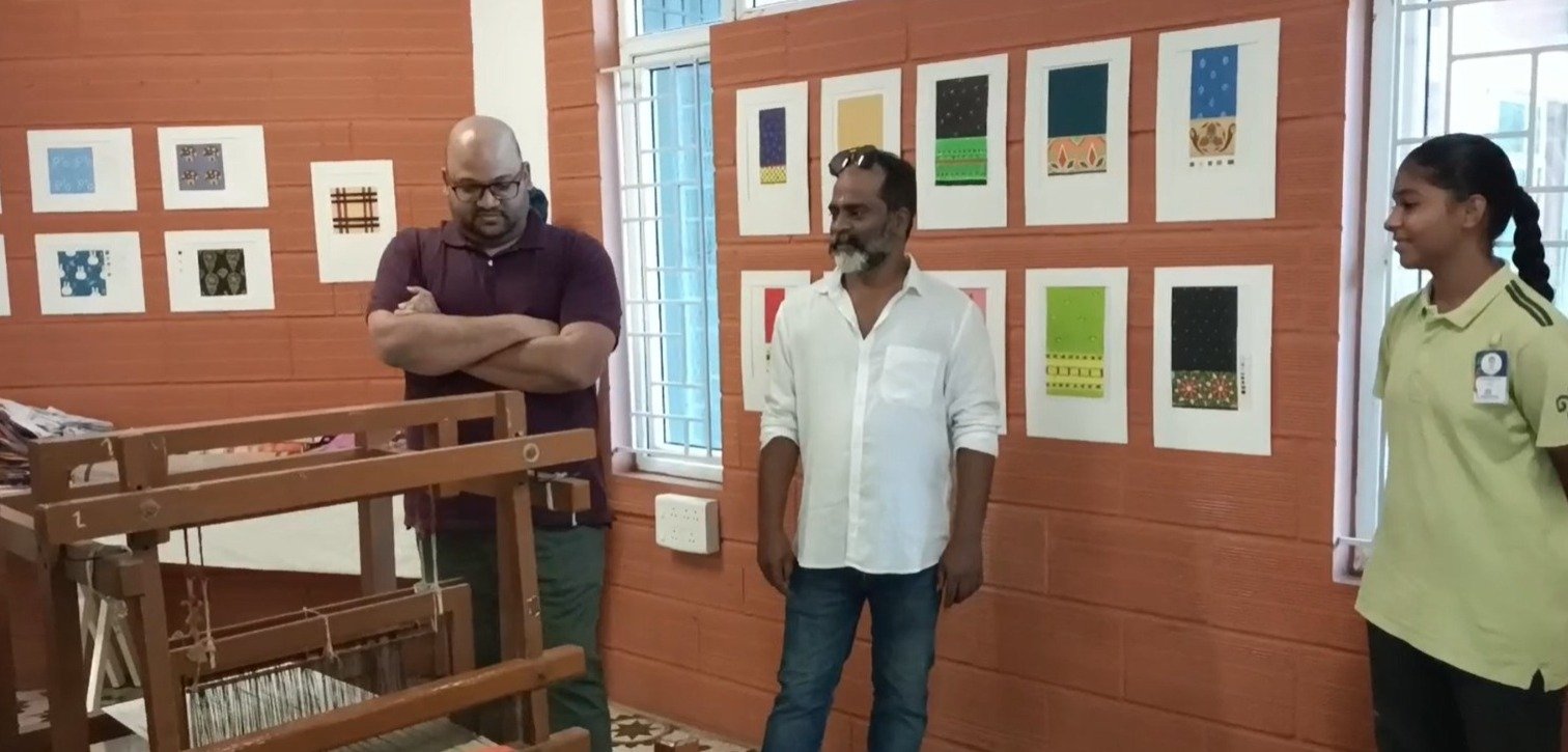 திருவேற்காடு தனியார் பள்ளியில் மாணவர்கள் ஒன்றிணைந்து வரைந்த சித்திர புனைவு கண்காட்சி. திருவேற்காடு தனியார் பள்ளியில் மாணவர்கள் ஒன்றிணைந்து வரைந்த சித்திர புனைவு கண்காட்சி.