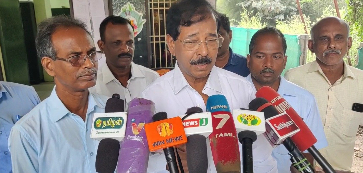 50 ஆயிரம் மெட்ரிக் டன் நெல் மூட்டைகள் கொள்முதல் நிலையத்தில் தேங்கியுள்ளது, உடனடியாக குடோன்களுக்கு கொண்டு செல்ல வலியுறுத்தல். 50 ஆயிரம் மெட்ரிக் டன் நெல் மூட்டைகள் கொள்முதல் நிலையத்தில் தேங்கியுள்ளது, உடனடியாக குடோன்களுக்கு கொண்டு செல்ல வலியுறுத்தல்.