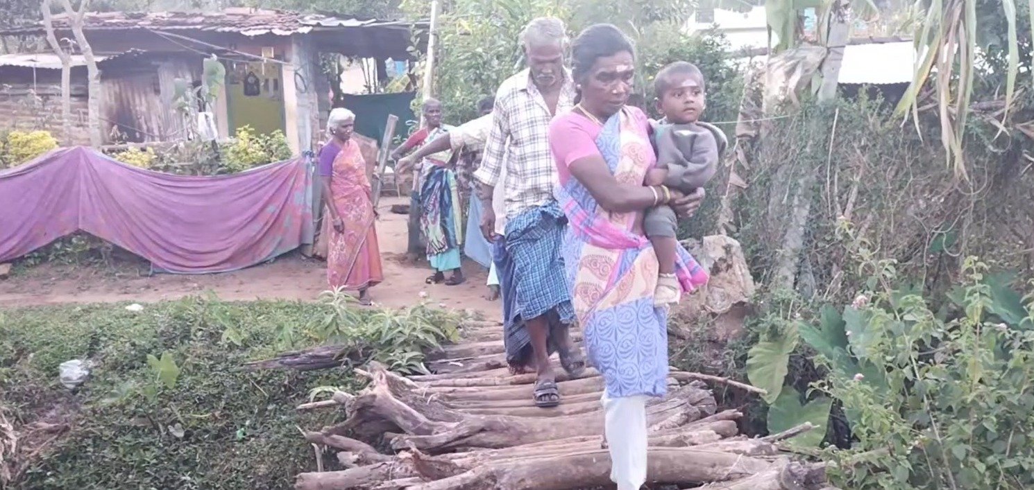 கொனவாக்கரை பஞ்சாயத்து பகுதியில் பல வருடங்களாக எந்த விதமான  அடிப்படை வசதிகளும் இல்லாததால் தவிக்கும் அப்பகுதி கிராம மக்கள்.