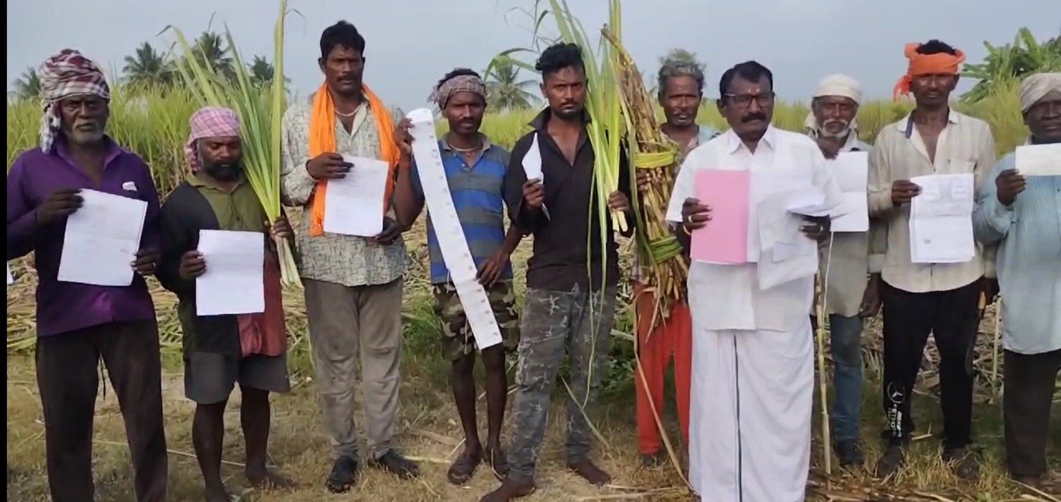 500 ஏக்கருக்கு மேல் பயிரிட்டுள்ள விவசாய விலை பொருட்களை அறுவடை  செய்து பிரதான சாலைக்கு எடுத்து வர முடியாமல் தவிப்பு.