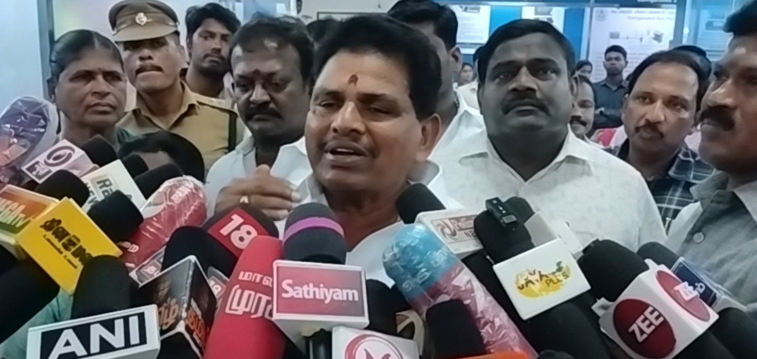 குலசேகரபட்டினத்தில் ராக்கெட் ஏவுதளம் அமைப்பதற்கு முதலில் குரல் கொடுத்தவர் முத்தமிழ் அறிஞர் கலைஞர் கருணாநிதி தான் என்றார்.