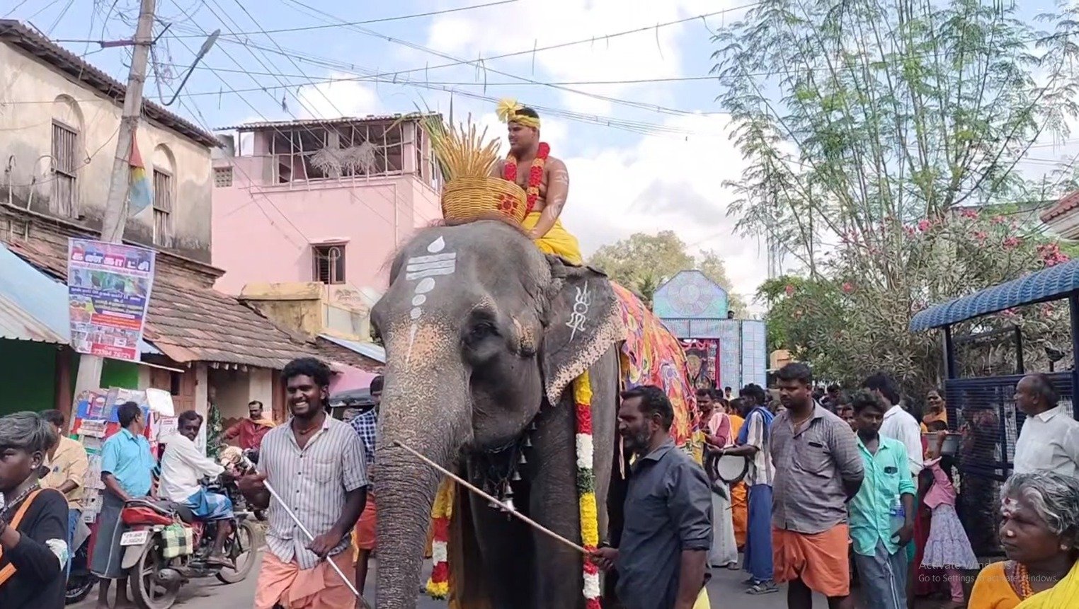 பங்குனி திருவிழாவை முன்னிட்டு பூச்சொரிதல் விழா சிறப்பாக நடைபெற்றது.