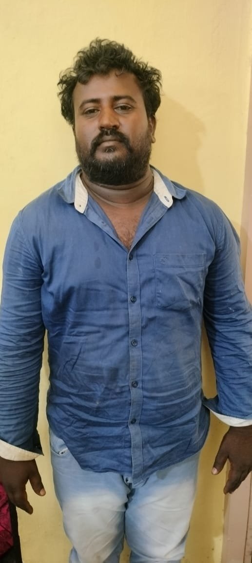 ஒசூர் அருகே +1 மாணவி அடித்து கொலை ஏரியில் சடலம் மீட்பு; சிசிடிவி காட்சி அடிப்படையில் பெற்றோர்கள் உட்பட மூன்று பேர் கைது .