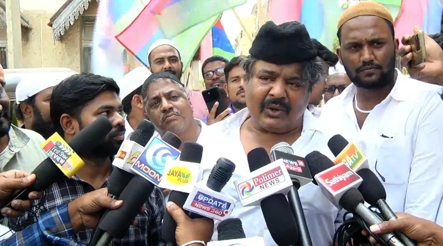 இந்தியா என்பது மிகப்பெரிய ஒரு ஜனநாயக நாடு அது இன்றைக்கு ஒரு குரங்கு கையில் கிடைத்த பூமாலையாக இருக்கிறது இந்தியா என்பது மிகப்பெரிய ஒரு ஜனநாயக நாடு அது இன்றைக்கு ஒரு குரங்கு கையில் கிடைத்த பூமாலையாக இருக்கிறது