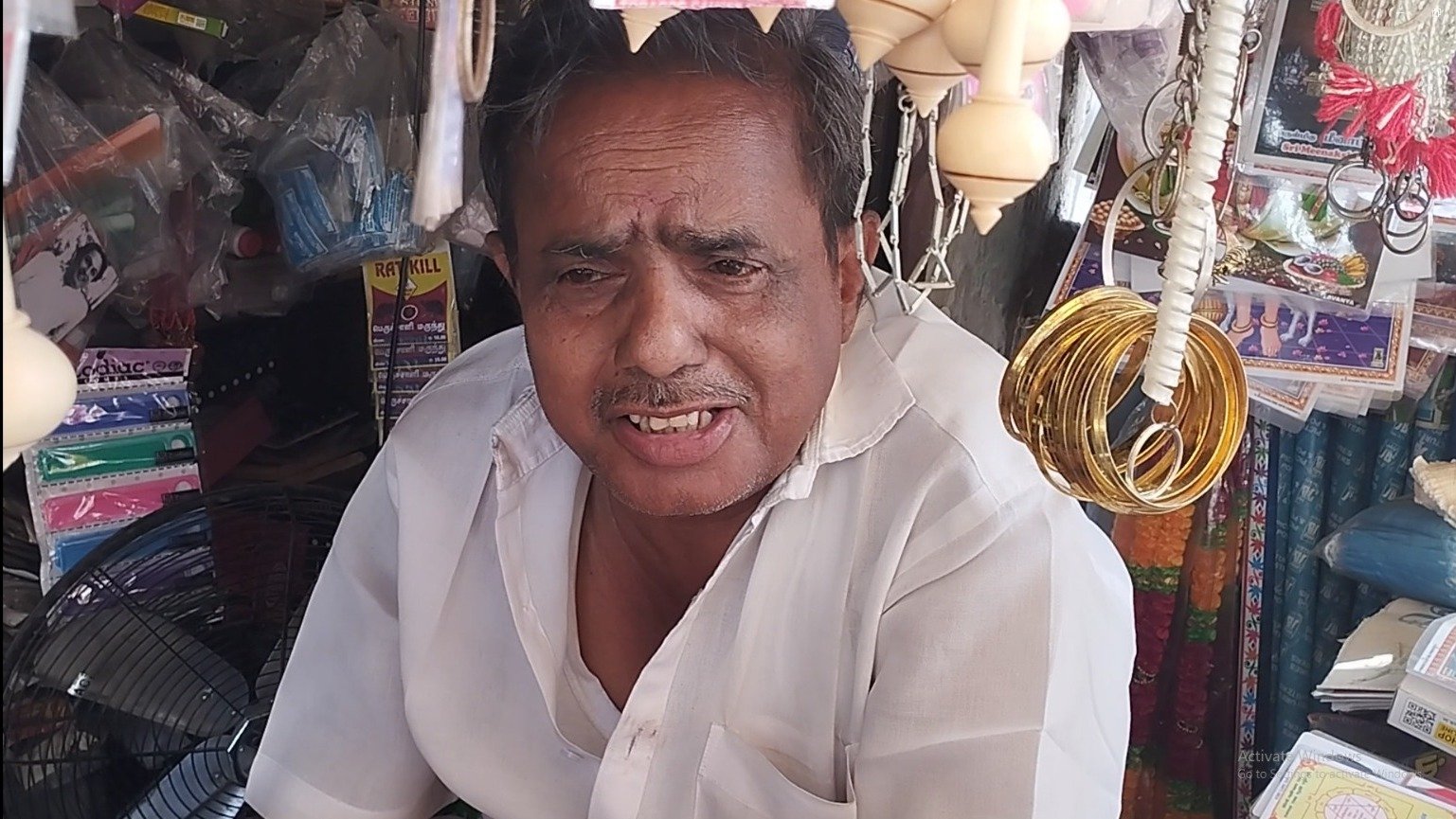 மதுரையில் 50 வருடமாக பெட்டி கடை நடத்தி வரும் பெட்டி கடைக்காரர் அதிமுக எத்தனையா கட்சியா உடைந்து போனாலும் இரட்டை இலைக்கு தான் என் ஓட்டு என்றும் எடப்பாடிக்கு ஆதரவு