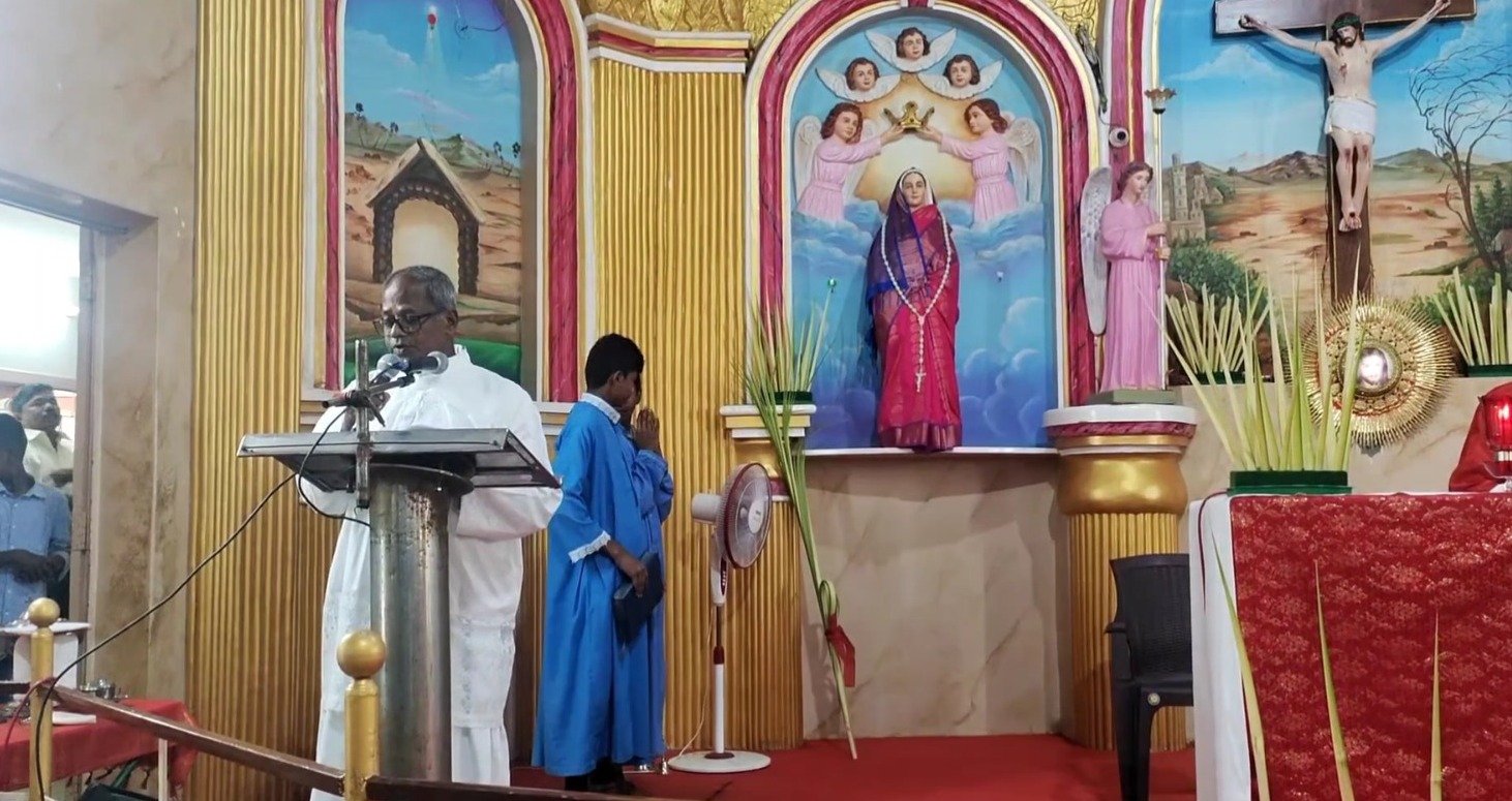 கிறிஸ்தவர்கள் தவக்காலத்தின் முக்கிய நிகழ்வான குறுத்தோலை பவனி சிறப்பு கூட்டுத் திருப்பலி உத்தமபாளையம் தேவாலயங்களில் சிறப்பாக நடைபெற்றது