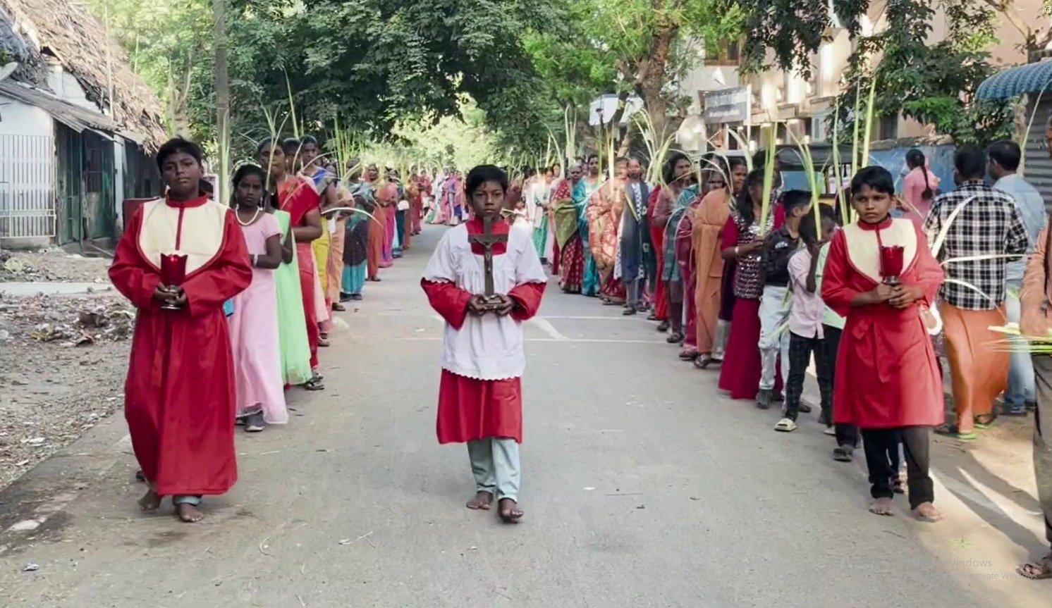 மயிலாடுதுறை தேவாலயங்களில் குருத்தோலை ஞாயிறு பவனி. ஏராளமான கிறிஸ்தவர்கள் பங்கேற்பு.