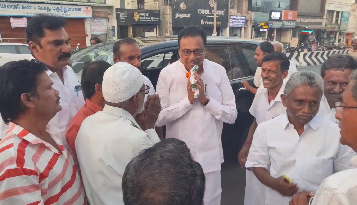 வேறு போக்கிடம் கிடைக்காததால் மோடி அடிக்கடி தமிழகம் வருகிறார், தற்போது இரவிலும் மோடி தமிழகத்தில் தங்க ஆரம்பித்துள்ளார். வேறு போக்கிடம் கிடைக்காததால் மோடி அடிக்கடி தமிழகம் வருகிறார், தற்போது இரவிலும் மோடி தமிழகத்தில் தங்க ஆரம்பித்துள்ளார்.
