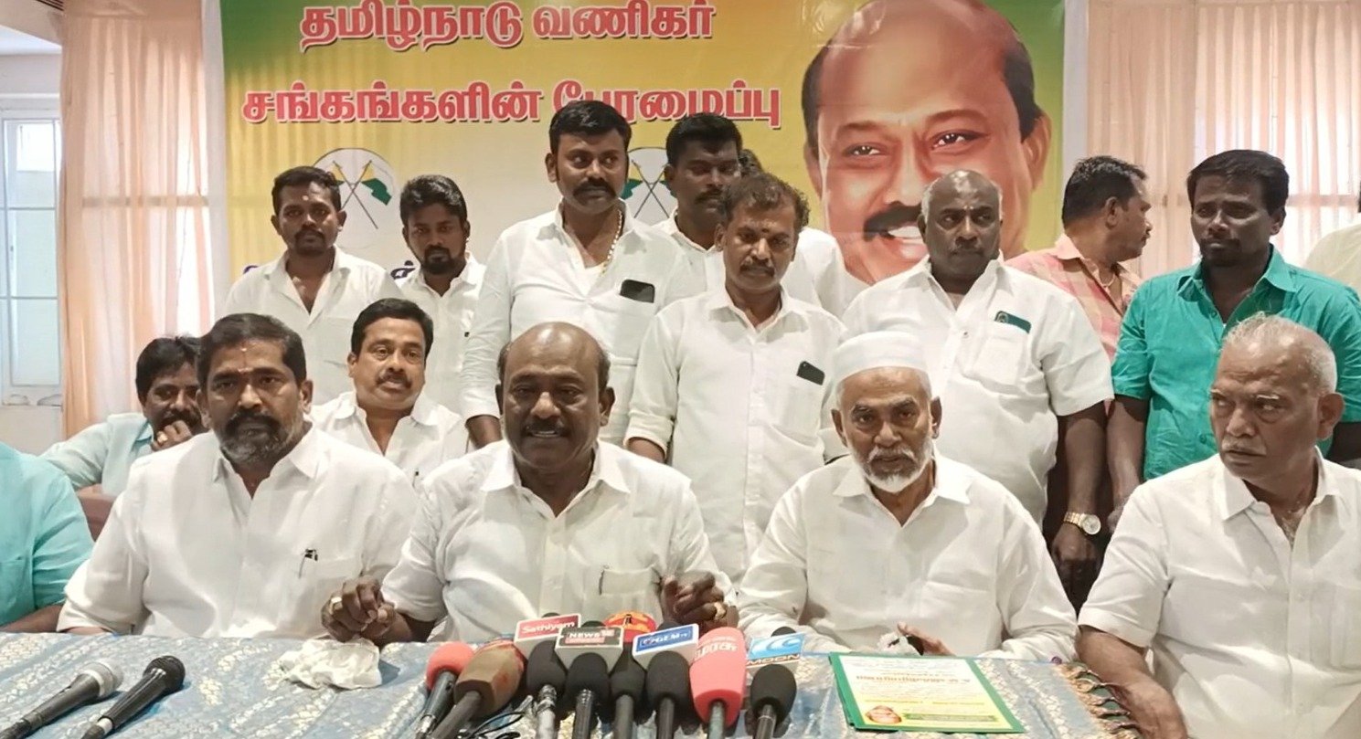 தேர்தல் பறக்கும் படையினர் அரசியல் கட்சிகள் செலவு செய்யும் பணம் மற்றும் எடுத்து செல்லும் பணம் குறித்து நடவடிக்கை எடுக்க வேண்டுமே தவிர சாமானிய வியாபாரிகள், பொதுமக்கள் பாதிக்கக்கூடிய நிலையைய் அரசு அதிகாரிகள் உருவாக்க கூடாது