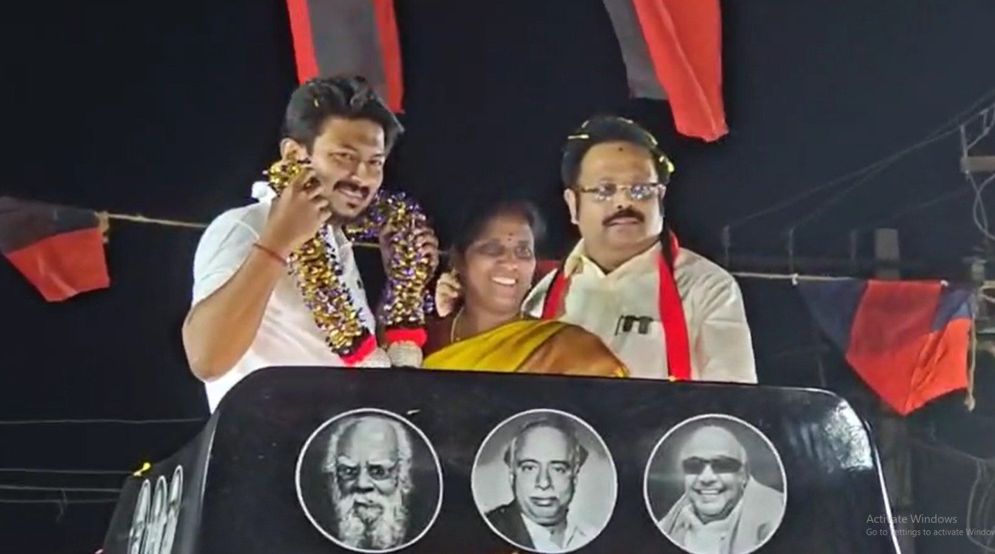 பேரணாம்பட்டு பாராளுமன்ற தேர்தலையொட்டி கதிர் ஆனந்தை ஆதரித்து உதயாநிதி தேர்தல் பிரச்சாரம் செய்து வாக்கு சேகரித்தார். பேரணாம்பட்டு பாராளுமன்ற தேர்தலையொட்டி கதிர் ஆனந்தை ஆதரித்து உதயாநிதி தேர்தல் பிரச்சாரம் செய்து வாக்கு சேகரித்தார்.