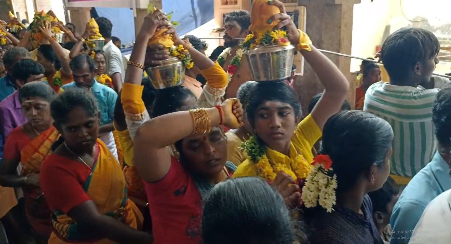 பரமக்குடி முத்தாலம்மன் கோவிலில் பங்குனி திருவிழாவை முன்னிட்டு பக்தர்கள் நேர்த்திக்கடன் பரமக்குடி முத்தாலம்மன் கோவிலில் பங்குனி திருவிழாவை முன்னிட்டு பக்தர்கள் நேர்த்திக்கடன்