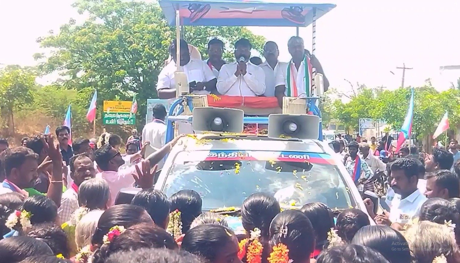 இந்தியா கூட்டணி சார்பில் சிதம்பரம் தொகுதியில் போட்டியிடும் விடுதலை சிறுத்தைகள் கட்சியின் வேட்பாளரும் சிதம்பரம் நாடாளுமன்ற உறுப்பினருமான தொல்.திருமாவளவன் இந்தியா கூட்டணி சார்பில் சிதம்பரம் தொகுதியில் போட்டியிடும் விடுதலை சிறுத்தைகள் கட்சியின் வேட்பாளரும் சிதம்பரம் நாடாளுமன்ற உறுப்பினருமான தொல்.திருமாவளவன்
