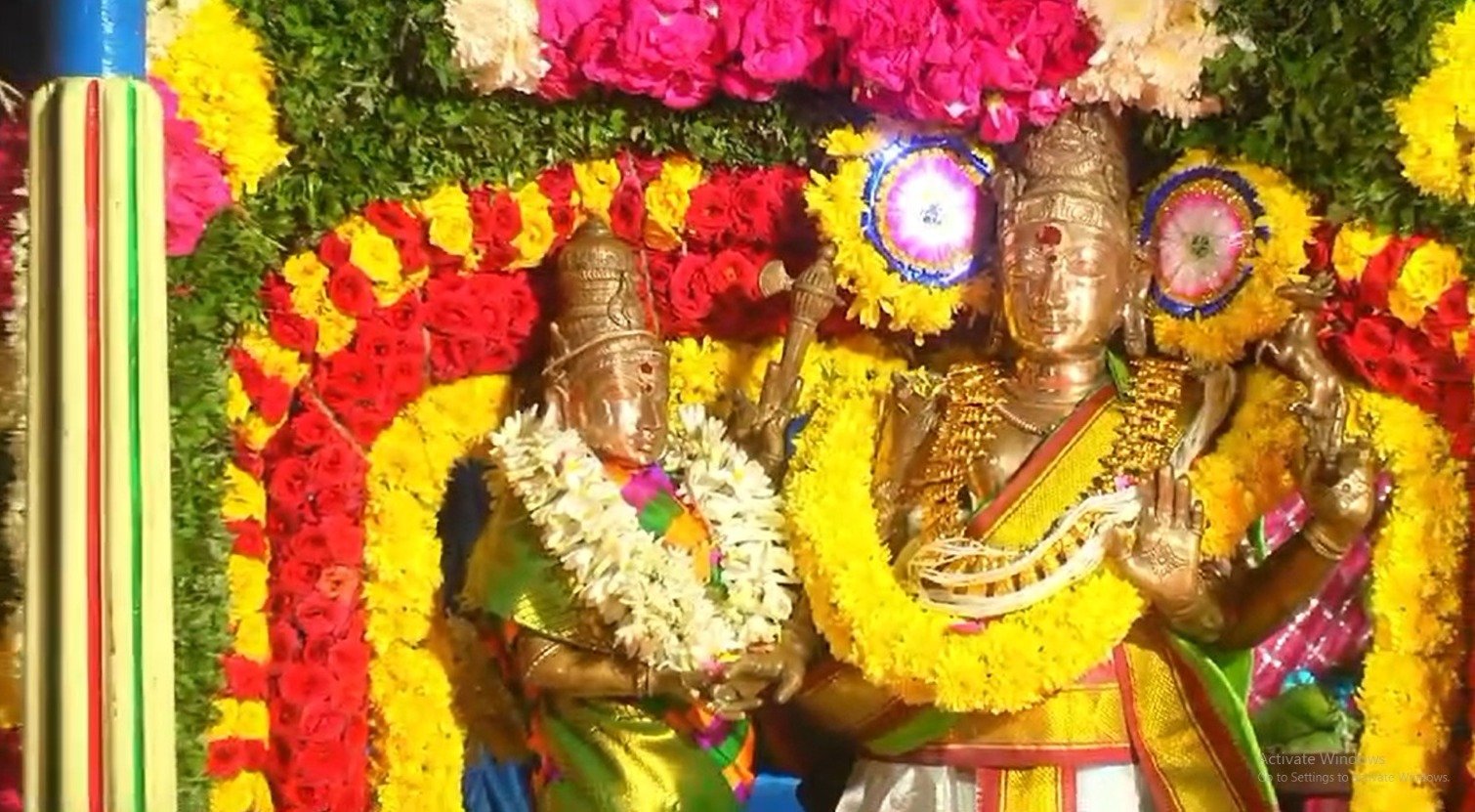குத்தாலம் உக்தவேதீஸ்வரர் சுவாமி கோயில் சித்திரை பெருவிழாவின் குரு மகா சன்னிதானம் முன்னிலையில் அரும்பன்ன வனமுலைநாயகி உடனாகிய ஸ்ரீ உக்தவேதீஸ்வரர் சாமி திருக்கல்யாண வைபவம் நடைபெற்றது.