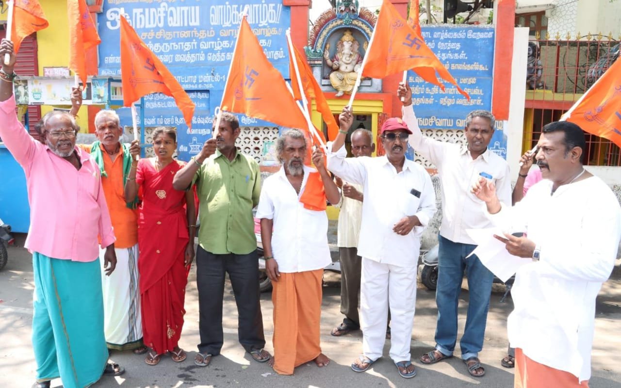 கோட்டை கோயிலுக்குள் சித்ரா பௌர்ணமி அன்று பக்தர்களை அனுமதிக்காத தொல்லியல் துறை ஆய்வாளர்.. கோட்டை கோயிலுக்குள் சித்ரா பௌர்ணமி அன்று பக்தர்களை அனுமதிக்காத தொல்லியல் துறை ஆய்வாளர்..