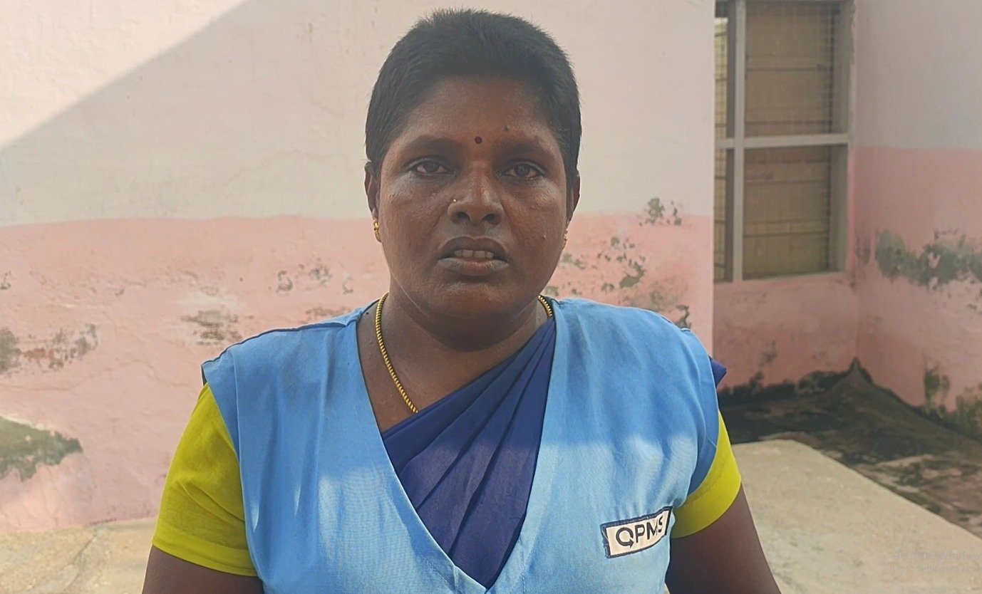 அரசு மருத்துவமனையில் HIV நோயாளியை மனதளவில் காயப்படுத்தும் மருத்துவமனை சக ஊழியர்கள் அரசு மருத்துவமனையில் HIV நோயாளியை மனதளவில் காயப்படுத்தும் மருத்துவமனை சக ஊழியர்கள்