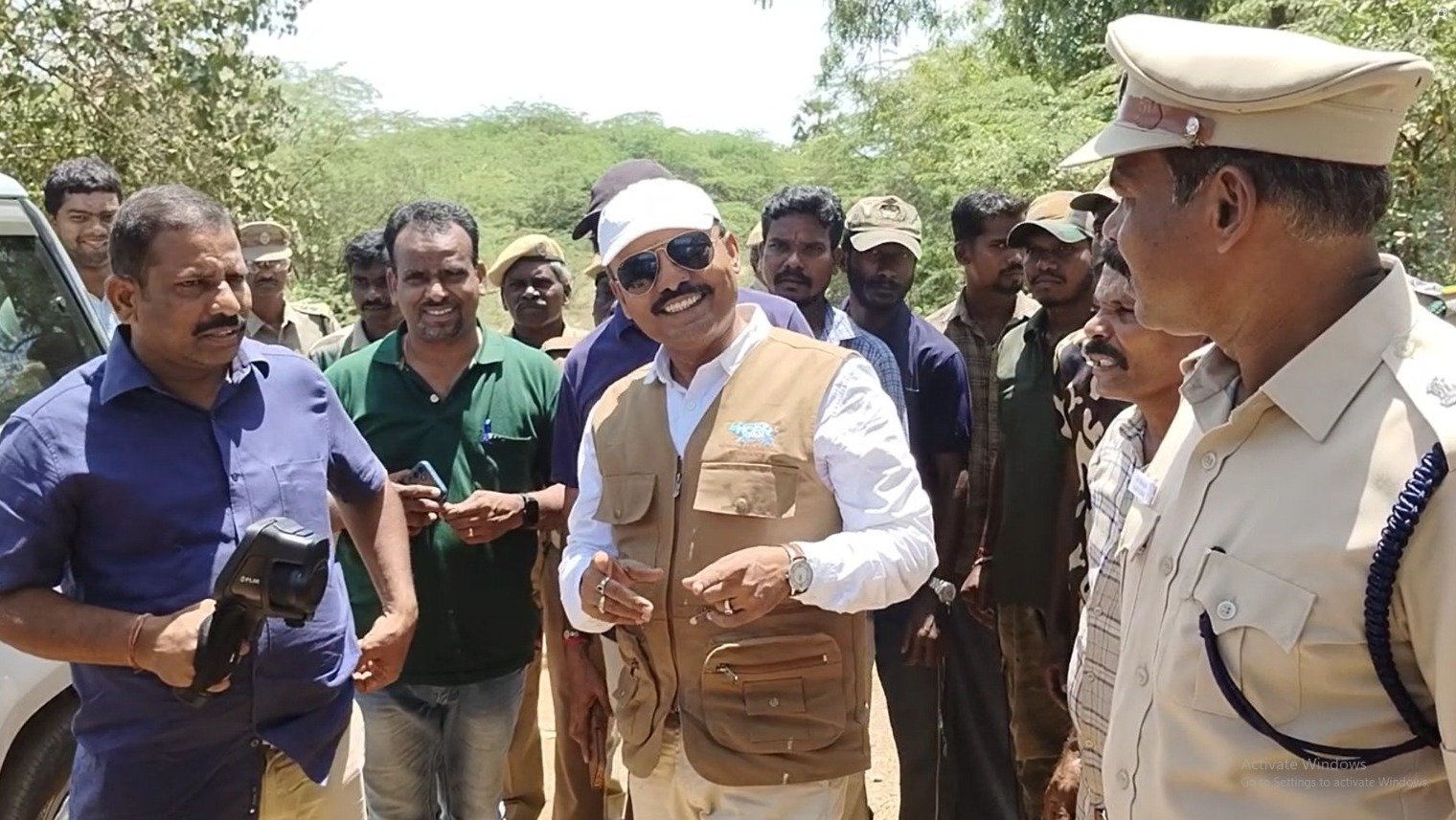 கண்காணிப்பு கேமராவில் சிறுத்தையின் உருவம் பதிவாகியுள்ளது பிடிப்பதற்கு தேவையான நடவடிக்கைகள் எடுக்கப்பட்டுள்ளது மாநில கூடுதல் தலைமை வன பாதுகாவலர் நாகநாதன் கண்காணிப்பு கேமராவில் சிறுத்தையின் உருவம் பதிவாகியுள்ளது பிடிப்பதற்கு தேவையான நடவடிக்கைகள் எடுக்கப்பட்டுள்ளது மாநில கூடுதல் தலைமை வன பாதுகாவலர் நாகநாதன்