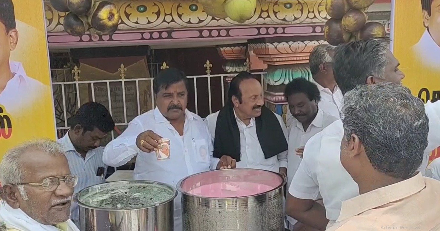 பொதுமக்களை பாதுகாக்க செம்பனார்கோவிலில் திமுக வடக்கு ஒன்றியம் சார்பில் நீர் மோர் பந்தல் திறப்பு பொதுமக்களை பாதுகாக்க செம்பனார்கோவிலில் திமுக வடக்கு ஒன்றியம் சார்பில் நீர் மோர் பந்தல் திறப்பு