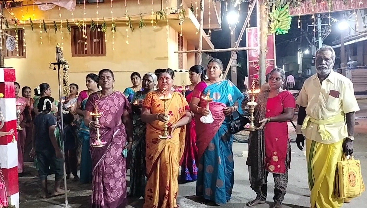 பள்ளிபாளையம் ER தியேட்டர் எதிரில் அமைந்துள்ள ஸ்ரீ கருமாரியம்மன் திருக்கோவிலில் 39- ஆம் ஆண்டு திருவிழா