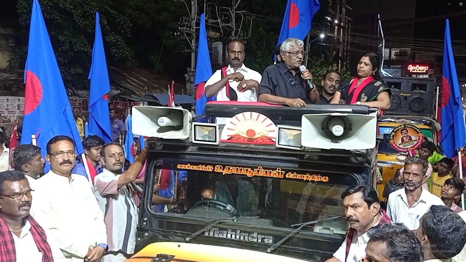 திமுகவுக்கு வாக்கு சேகரித்த சுப . வீரபாண்டியன் பெண்களுக்கு தங்கத்தை காட்டிலும் கல்வி சிறந்தது. திமுகவுக்கு வாக்கு சேகரித்த சுப . வீரபாண்டியன் பெண்களுக்கு தங்கத்தை காட்டிலும் கல்வி சிறந்தது.