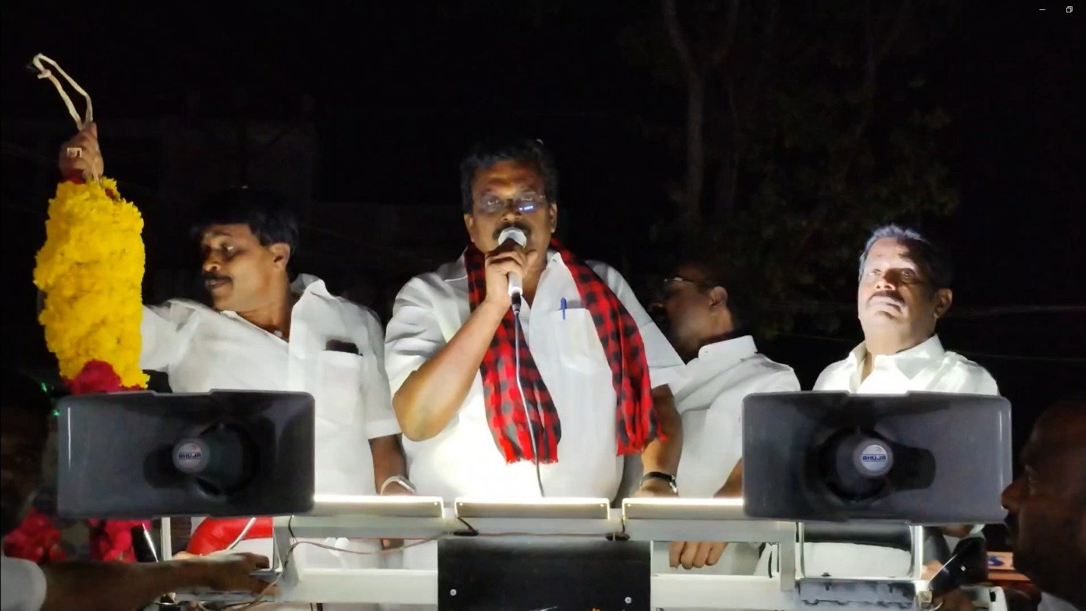 தேனி பாராளுமன்ற தொகுதியில் தங்க தமிழ்ச்செல்வன் போட்டியிடுகிறார் அவர் தீவிர வாக்கு சேகரிப்பில் ஈடுபட்டார். தேனி பாராளுமன்ற தொகுதியில் தங்க தமிழ்ச்செல்வன் போட்டியிடுகிறார் அவர் தீவிர வாக்கு சேகரிப்பில் ஈடுபட்டார்.