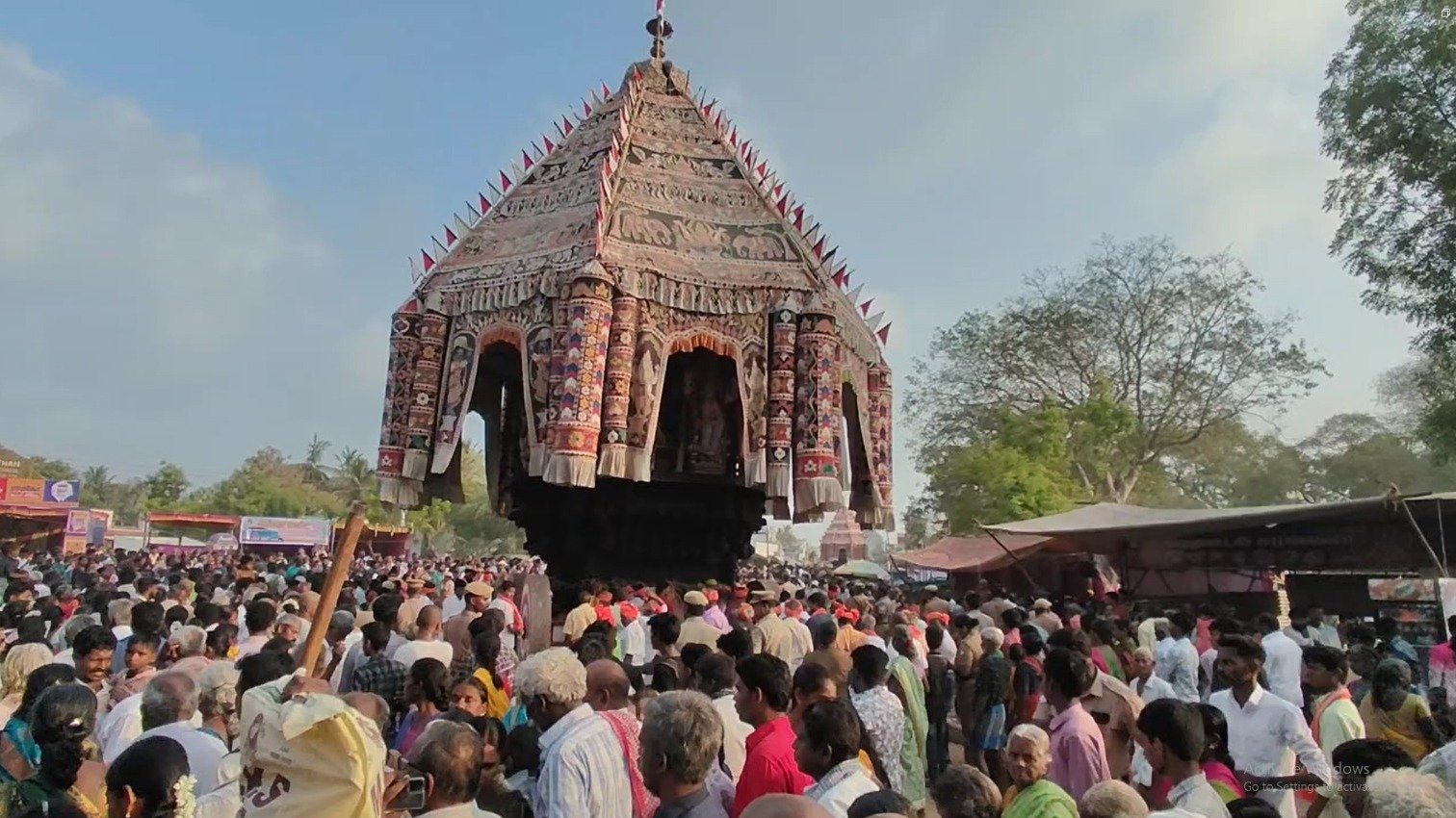 அருள்மிகு கல்லங்குறிச்சி கலியுக வரதராஜ பெருமாள் கோயிலில் பூதேவி, ஸ்ரீதேவி திருத் தேரோட்டம் அருள்மிகு கல்லங்குறிச்சி கலியுக வரதராஜ பெருமாள் கோயிலில் பூதேவி, ஸ்ரீதேவி திருத் தேரோட்டம்