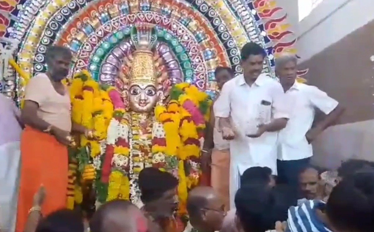 கே.வி.குப்பம் அருகே வெகு விமர்சையாக நடைபெற்ற கங்கை அம்மன் சிரசு திருவிழா