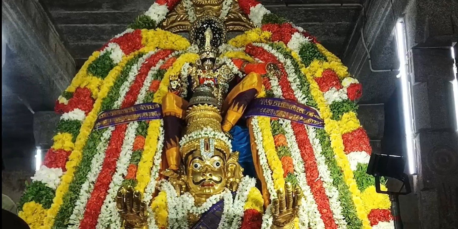சீர்காழி திருவிக்ரம நாராயண பெருமாள் கோவிலில் தங்க கருட சேவை உற்சவம்- திரளான பக்தர்கள் தரிசனம்.