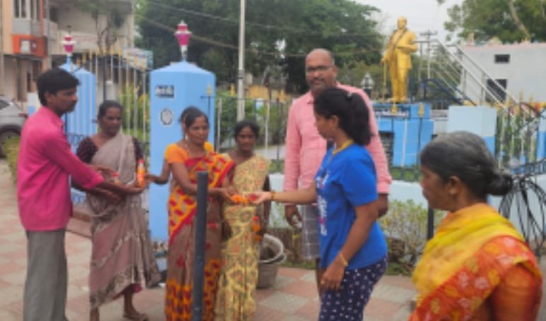 வேலூர் பாராளுமன்ற தொகுதி குடியாத்தத்தில் புதிய நீதிக் கட்சி சார்பில் தூய்மைப் பணியாளர்களுக்கு குளிர்பானங்கள்!! வேலூர் பாராளுமன்ற தொகுதி குடியாத்தத்தில் புதிய நீதிக் கட்சி சார்பில் தூய்மைப் பணியாளர்களுக்கு குளிர்பானங்கள்!!