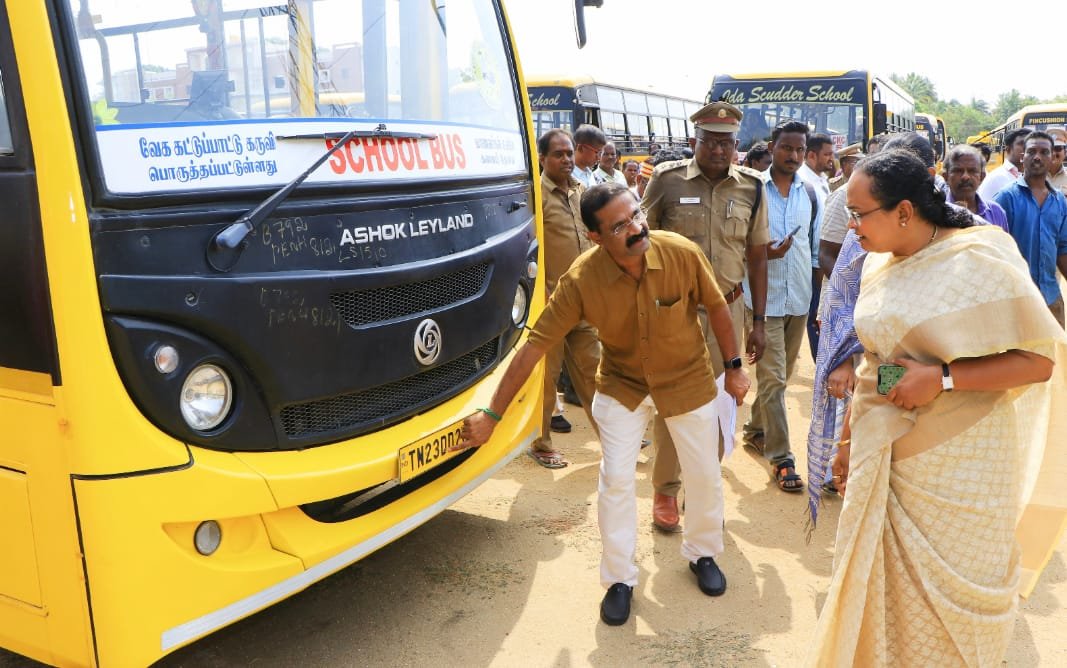 வேலூர் மாவட்டத்தில் போக்குவரத்து துறை சார்பில் தனியார் பள்ளிகளின் வாகனங்களை மாவட்ட ஆட்சியர் சுப்புலட்சுமி ஆய்வு!!