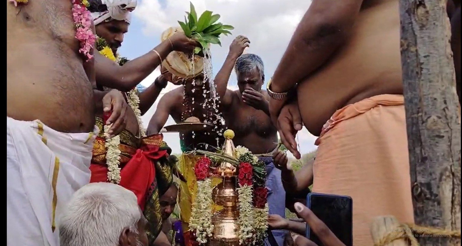 அரியலூர் மாவட்டம் ஜெயங்கொண்டம் அருகே மிகவும் பிரசித்தி பெற்ற அருள்மிகு பொம்மியம்மாள்.வெள்ளையம்மாள் சுவாமி கும்பாபிஷேகத்தில் ஏராளமான பக்தர்கள் தரிசனம்.