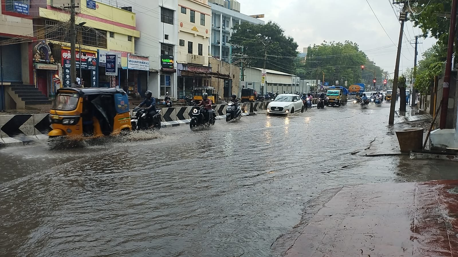 மதுரையில் திடீர் கன மழையால் மண்ணும், மக்களும் மகிழ்ச்சி!