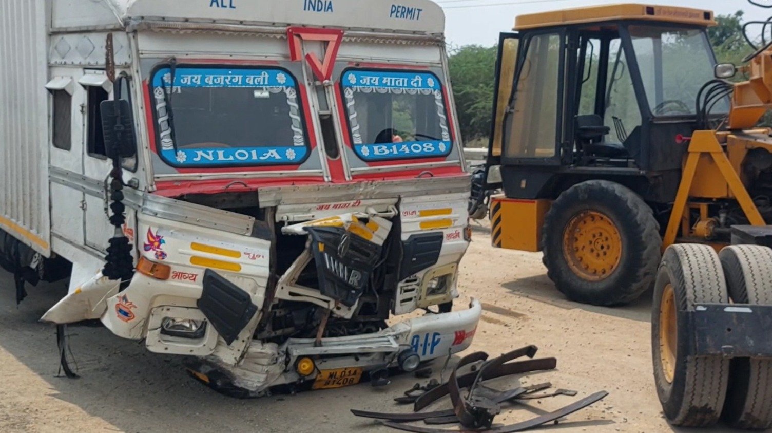 ராணிப்பேட்டை மாவட்டம் ஓச்சேரி அருகே பெரும்புலிப்பாக்கம் அருகே சென்னை – பெங்களூரு தேசிய நெடுஞ்சாலையில் கண்டெய்னர் லாரி விபத்து.