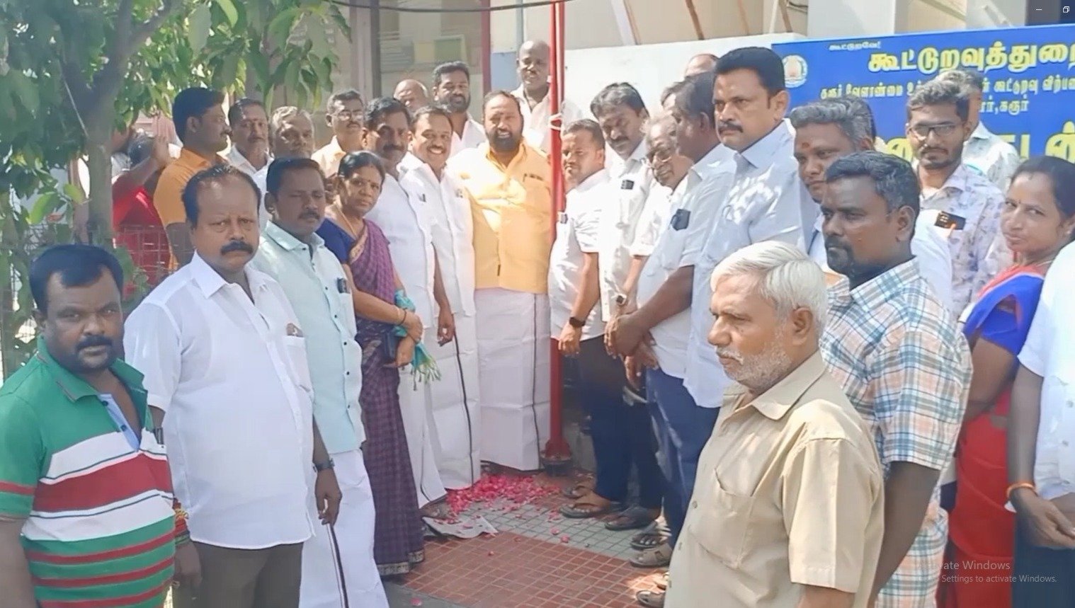 கரூரில் உலக உழைப்பாளர் தினத்தை முன்னிட்டு மே ஒன்றாம் தேதி மே தினம் விழா. கரூரில் உலக உழைப்பாளர் தினத்தை முன்னிட்டு மே ஒன்றாம் தேதி மே தினம் விழா.