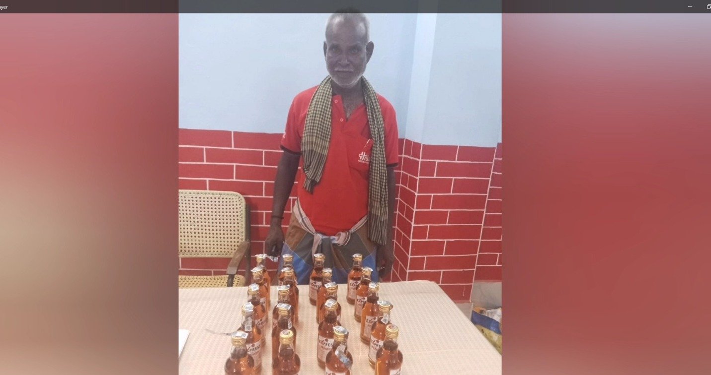 அனுமதிக்கப்பட்ட நேரத்துக்கு முன்பாக, கூடுதல் விலைக்கு மது விற்பனை செய்ததாக போலீசார் 7 பேர் கைது: மது பாட்டில்கள் பறிமுதல்…!