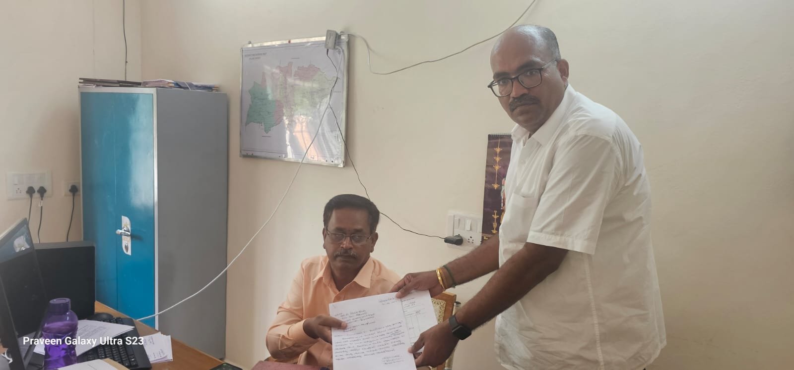 வேலூர் மாவட்டம் குடியாத்தம் அருகே வளத்தூர் அருகே வீட்டுக்கு பட்டா மாற்றி மோசடி புதிய நீதிக் கட்சி நிர்வாகி புகார்.