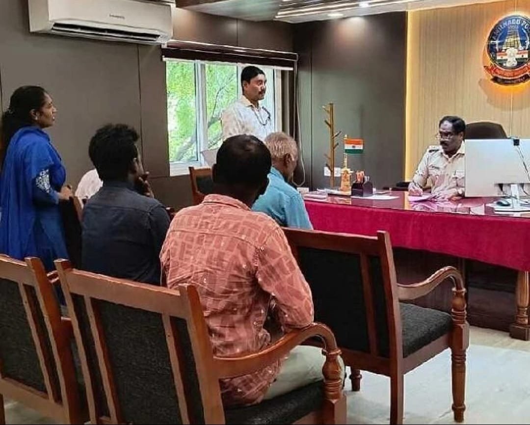 வேலூரில் வாராந்திர பொதுமக்கள் குறைதீர் கூட்டம்! வேலூரில் வாராந்திர பொதுமக்கள் குறைதீர் கூட்டம்!