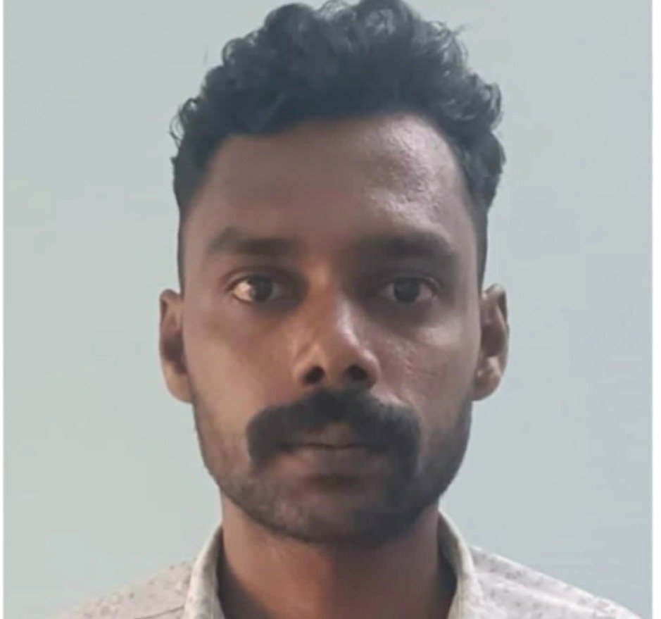 கோவில்பட்டி பகுதியில் பெண்ணை மிரட்டி வீட்டின் சிசிடிவி கேமராவை உடைத்து சேதப்படுத்தியவர் உடனடியாக கைது – பயன்படுத்திய வாள் பறிமுதல். கோவில்பட்டி பகுதியில் பெண்ணை மிரட்டி வீட்டின் சிசிடிவி கேமராவை உடைத்து சேதப்படுத்தியவர் உடனடியாக கைது – பயன்படுத்திய வாள் பறிமுதல்.