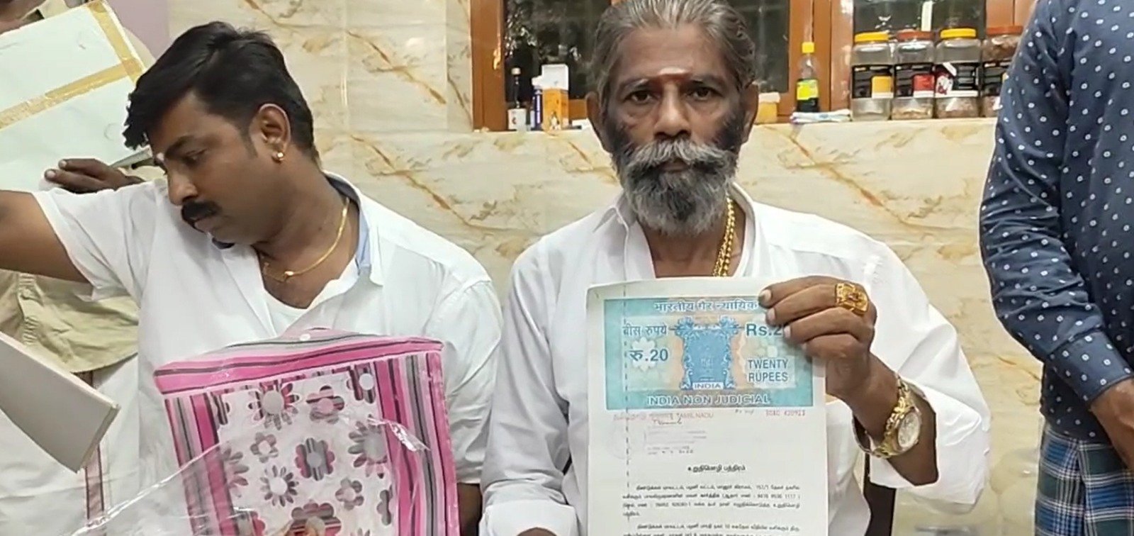 மகாராஜா திரைப்படத்தின் கதை திருடப்பட்ட கதை என்றும்இது குறித்து இயக்குனர் பாக்கியராஜ் மற்றும் பாரதிராஜா ஆகியோரிடம் புகார் செய்துள்ளதாகவும் பழனியை சேர்ந்த தயாரிப்பாளர் நாகன் என்ற மருதமுத்து குற்றம் சாட்டியுள்ளது பரபரப்பை ஏற்படுத்தியுள்ளது. மகாராஜா திரைப்படத்தின் கதை திருடப்பட்ட கதை என்றும்இது குறித்து இயக்குனர் பாக்கியராஜ் மற்றும் பாரதிராஜா ஆகியோரிடம் புகார் செய்துள்ளதாகவும் பழனியை சேர்ந்த தயாரிப்பாளர் நாகன் என்ற மருதமுத்து குற்றம் சாட்டியுள்ளது பரபரப்பை ஏற்படுத்தியுள்ளது.