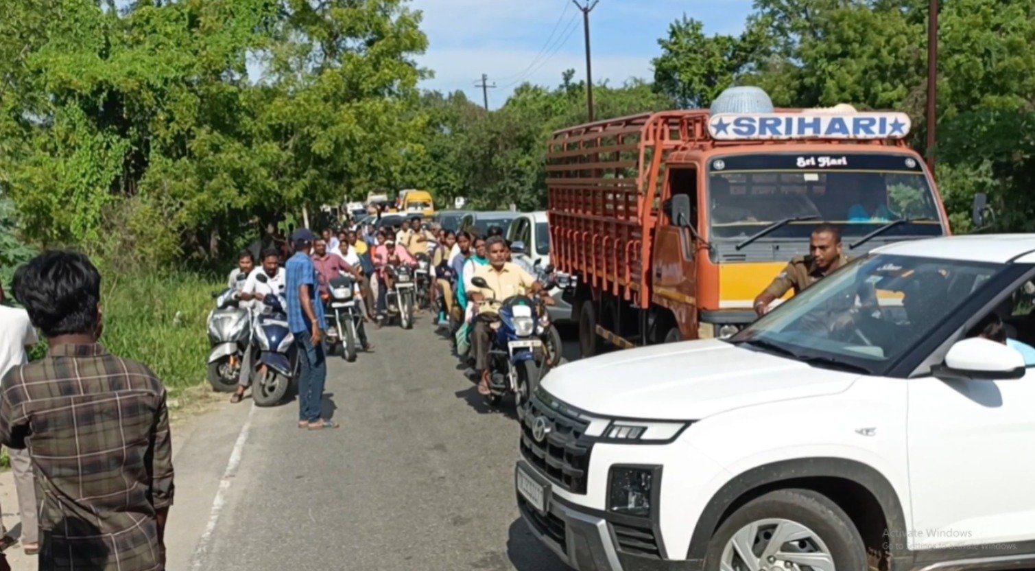 மனிதநேயமிக்க ஈரோடு தாலுகா காவல் நிலைய தலைமை காவலர்.