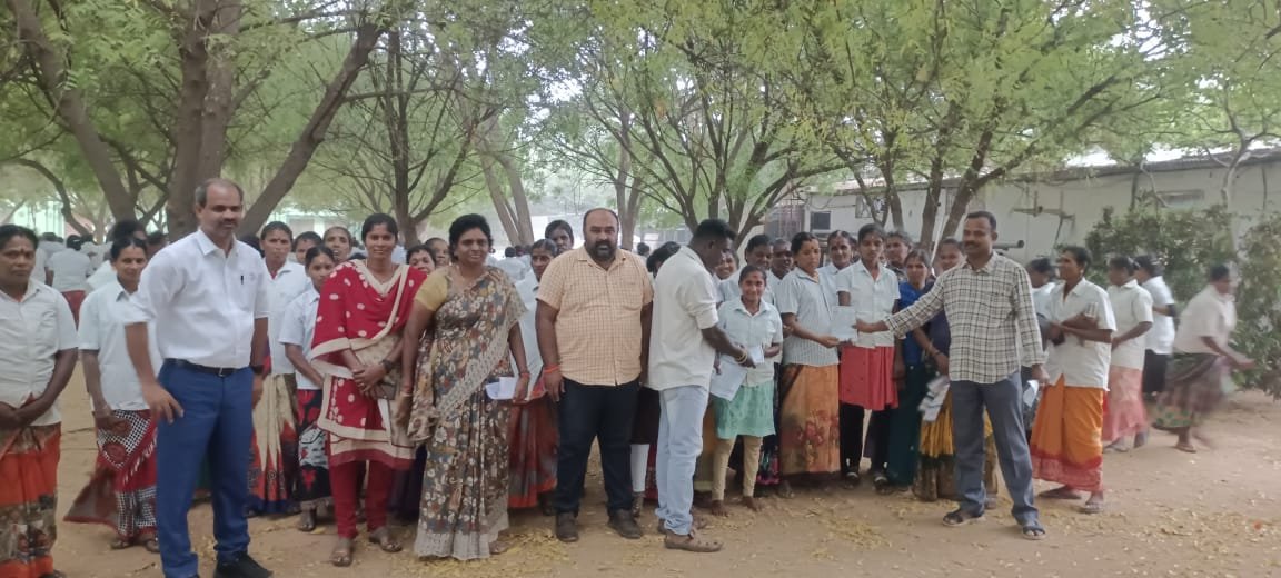 திருப்புவனம் அருகில் பொட்ட பாளையம்ஸ்ரீநிதி நர்சிங் கல்லூரி மற்றும் மணலூர் பந்து கம்பெனியில் காவல்துறை விழிப்புணர்வு நிகழ்ச்சி நடைபெற்றது.