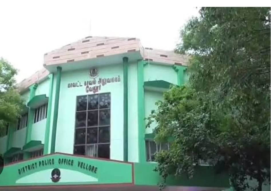 வேலூர் எஸ்.பி., அலுவலகத்தில் நடக்கும் லாபி: என்ன செய்யப் போகிறார் ஐஜி? வேலூர் எஸ்.பி., அலுவலகத்தில் நடக்கும் லாபி: என்ன செய்யப் போகிறார் ஐஜி?