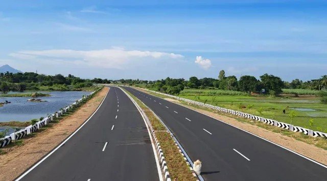 வேலூரில் ரூ.498 கோடியில் 4 வழிச் சாலை: போக்குவரத்து நெரிசலுக்குத் தீர்வு! வேலூரில் ரூ.498 கோடியில் 4 வழிச் சாலை: போக்குவரத்து நெரிசலுக்குத் தீர்வு!