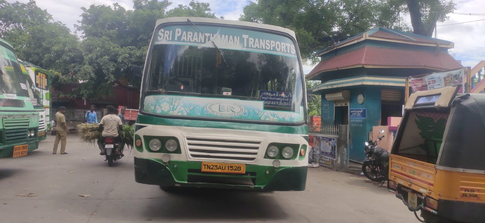பேரணாம்பட்டில் பயணிகளுக்கு மீதி சில்லரையை திருப்பித் தராத தனியார் பேருந்து நடத்துநர் மீது நடவடிக்கை எடுக்கப்படுமா? பேரணாம்பட்டில் பயணிகளுக்கு மீதி சில்லரையை திருப்பித் தராத தனியார் பேருந்து நடத்துநர் மீது நடவடிக்கை எடுக்கப்படுமா?